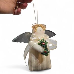 Hearts & Ivy Angel Ornament Ivory stripe Robe Tin Wings Wreath 4.5” Christmas